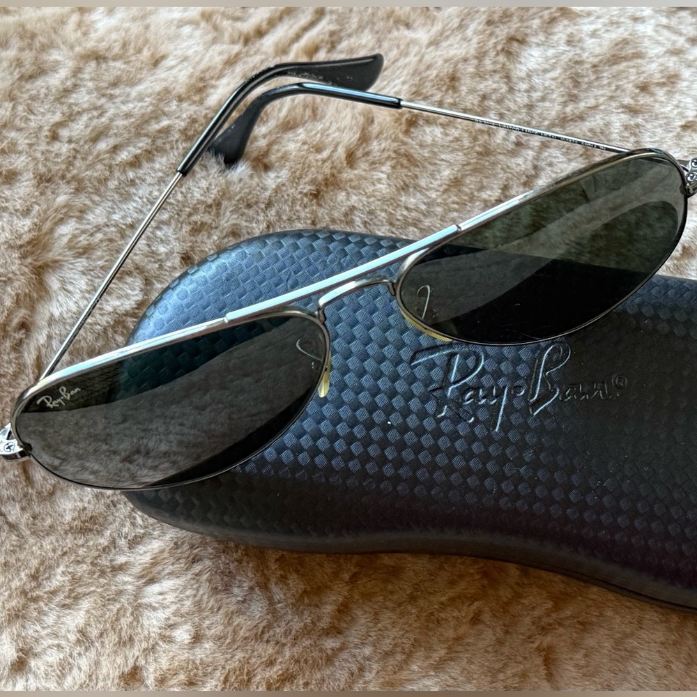 Ray-Ban Silver Aviator Sunglasses with Black Case
